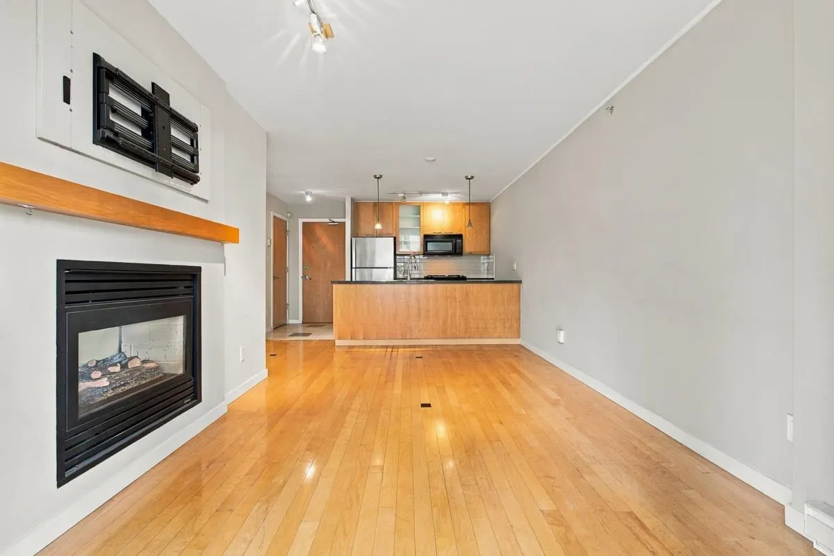 989 Richards Street #705