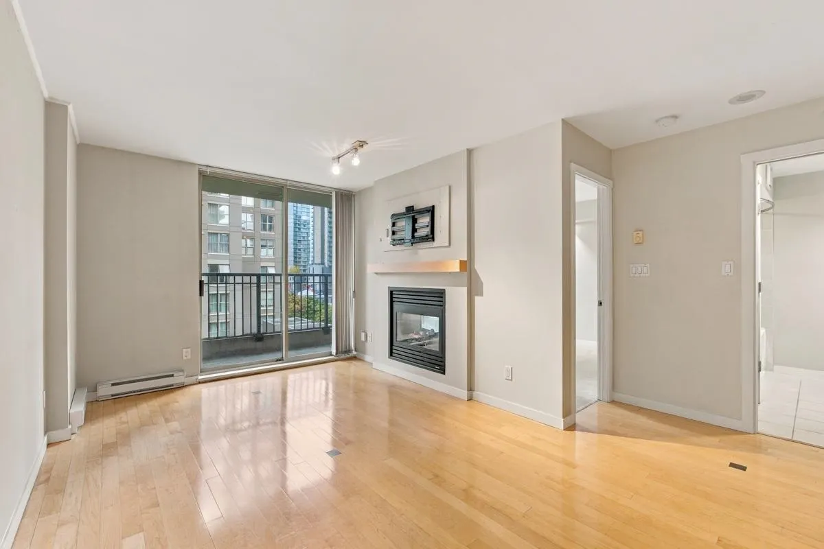 989 Richards Street #705