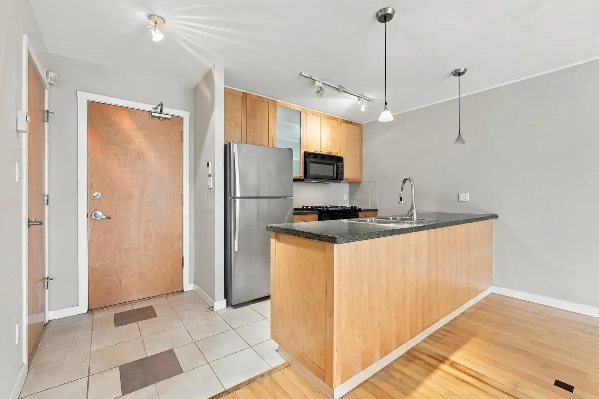 989 Richards Street #705