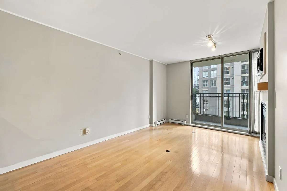 989 Richards Street #705