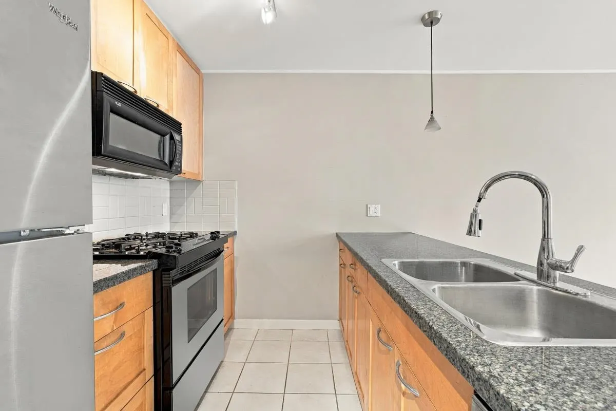 989 Richards Street #705