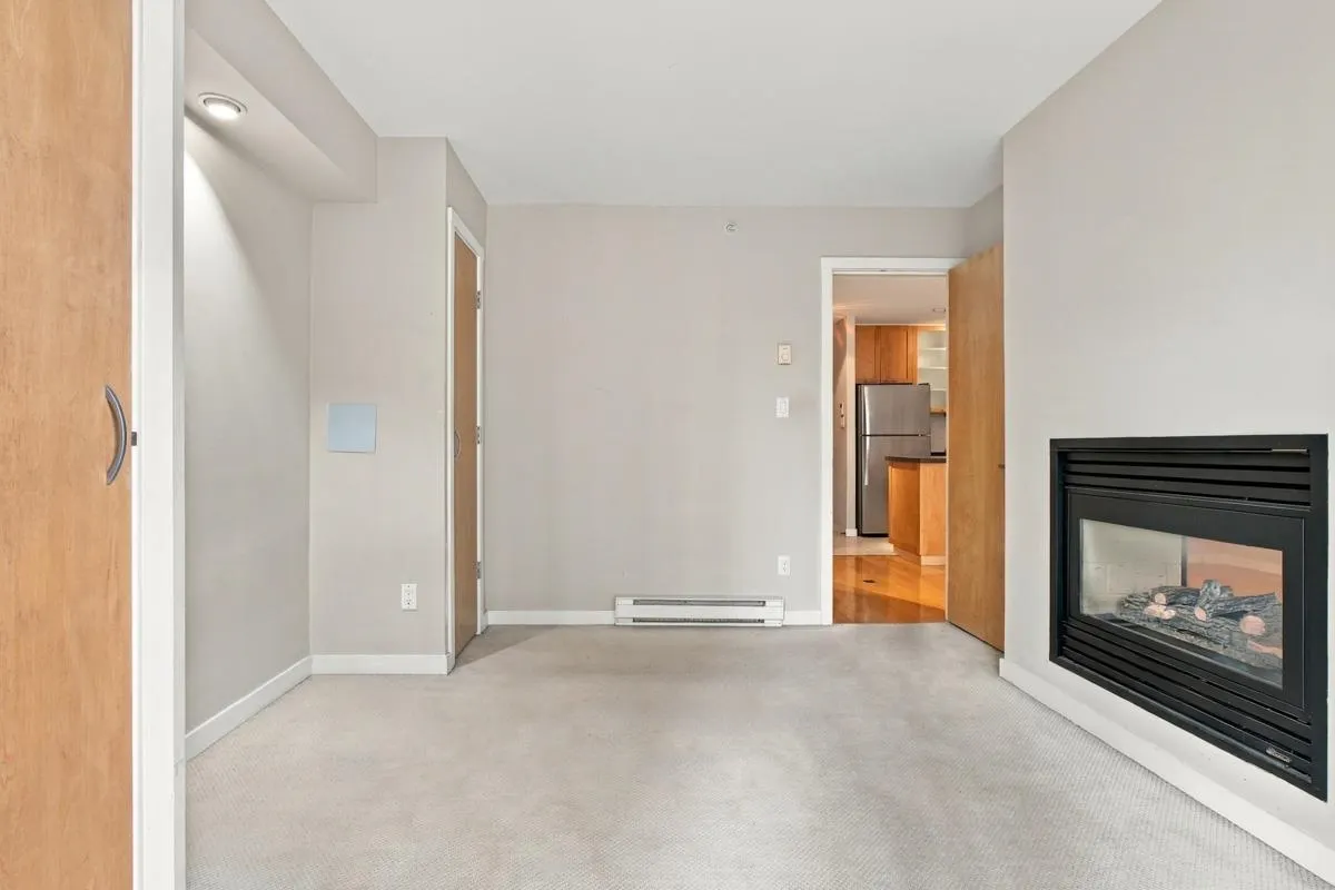 989 Richards Street #705
