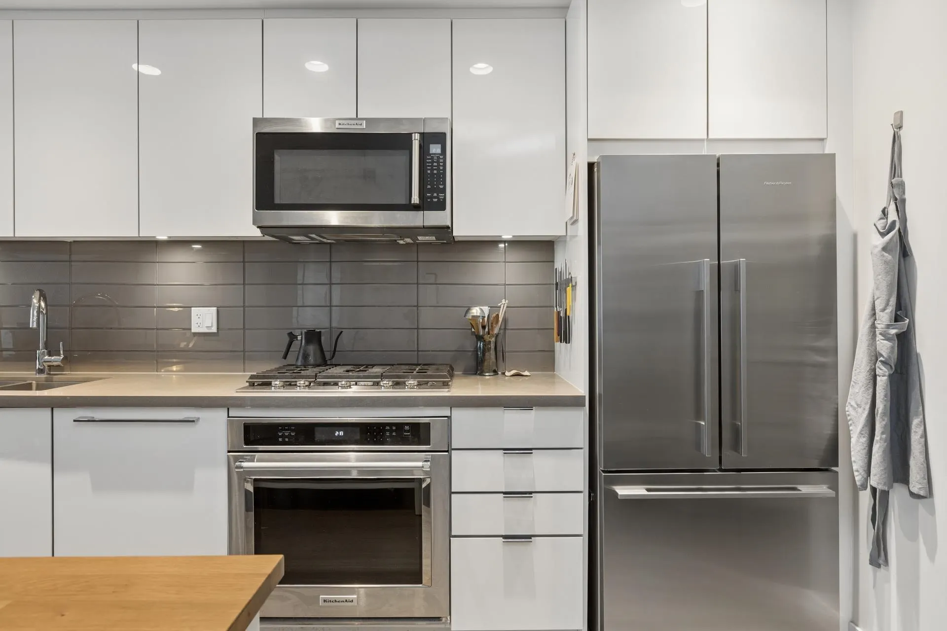 277 W 1st Street #301