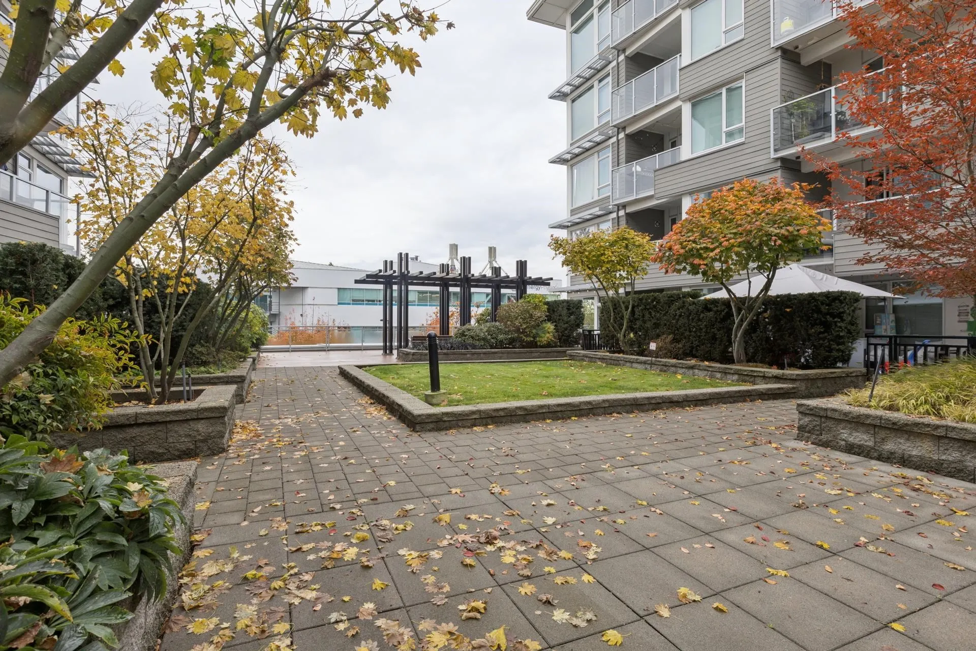 277 W 1st Street #301