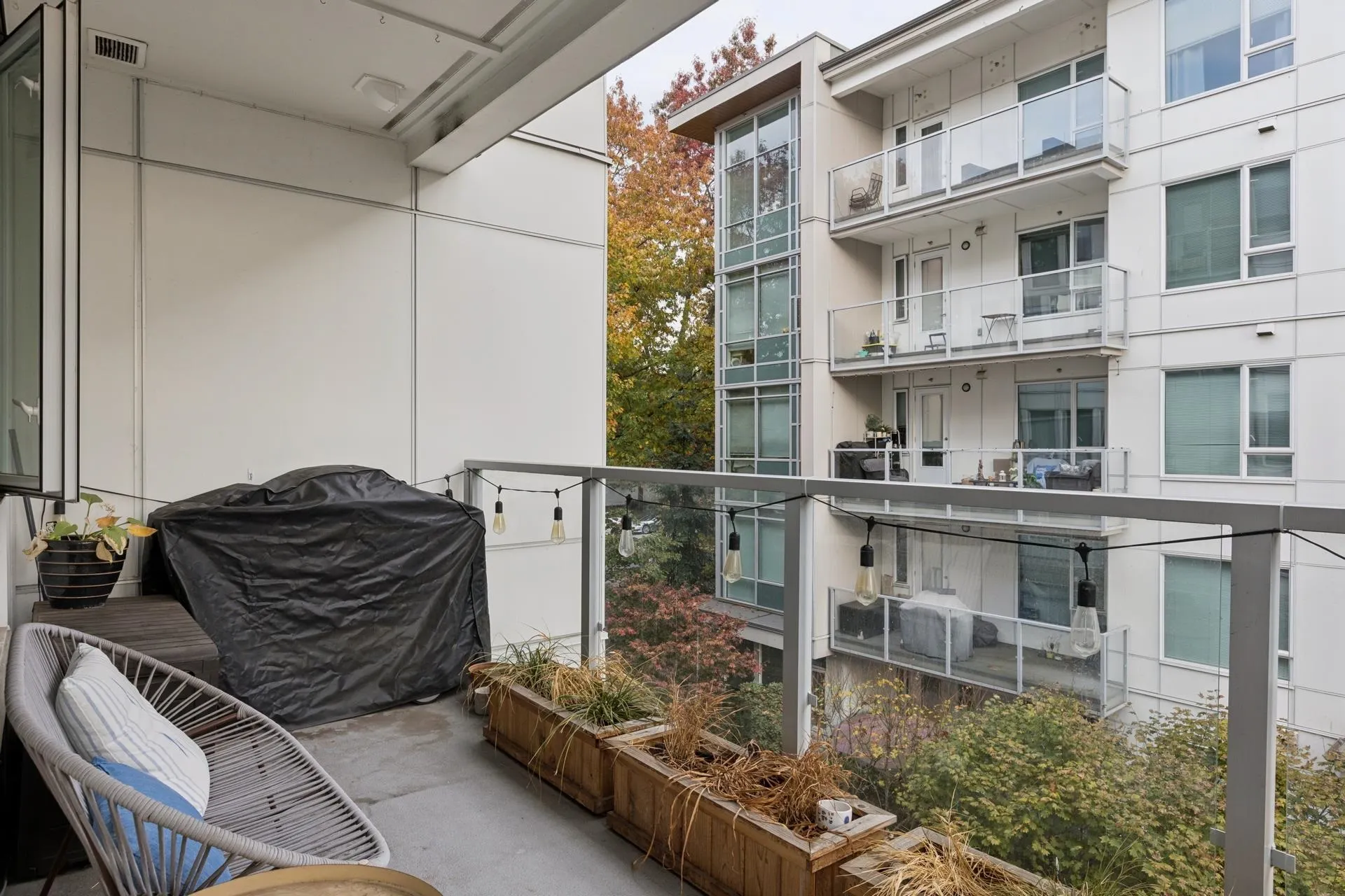 277 W 1st Street #301
