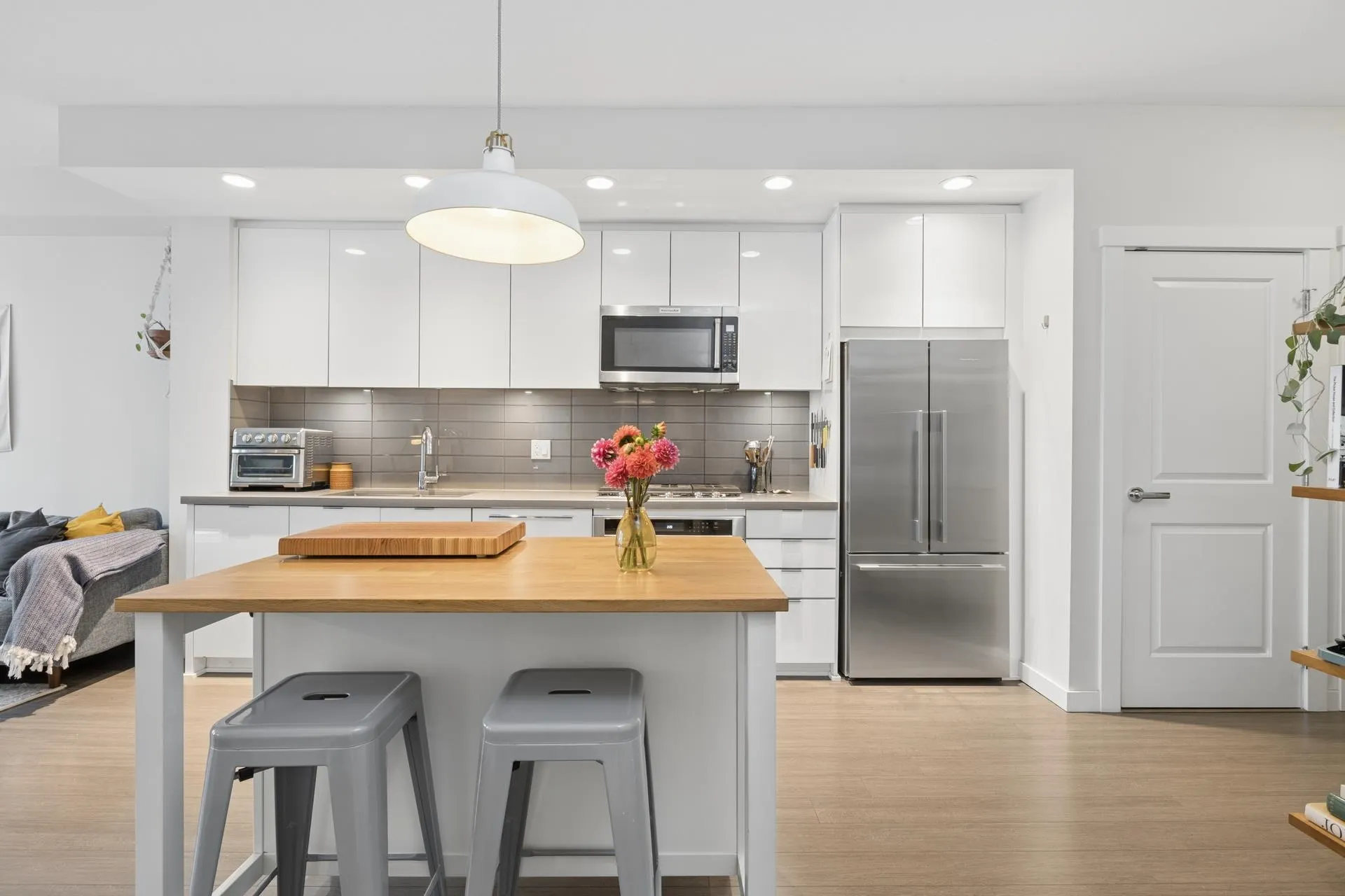 277 W 1st Street #301
