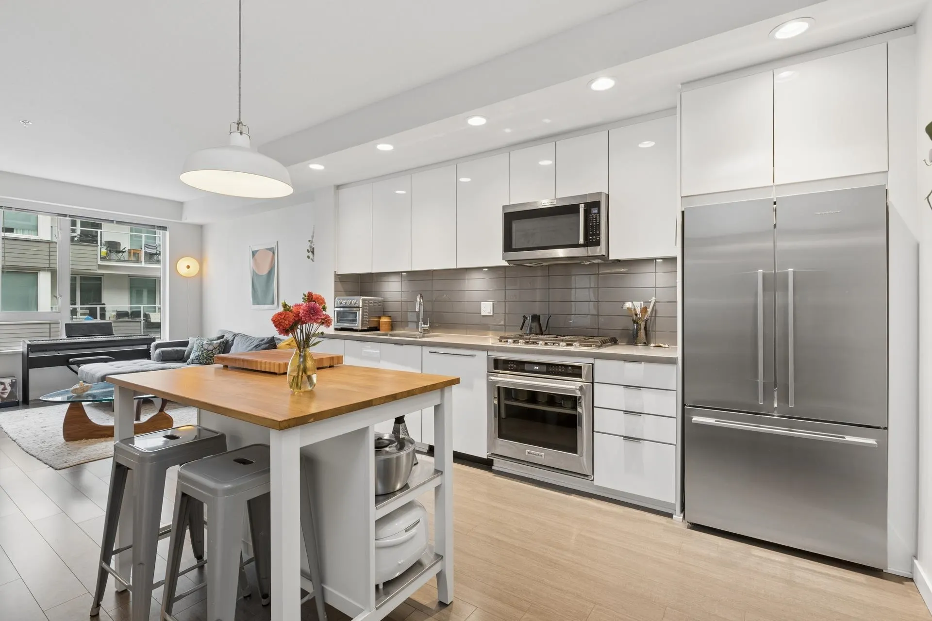 277 W 1st Street #301