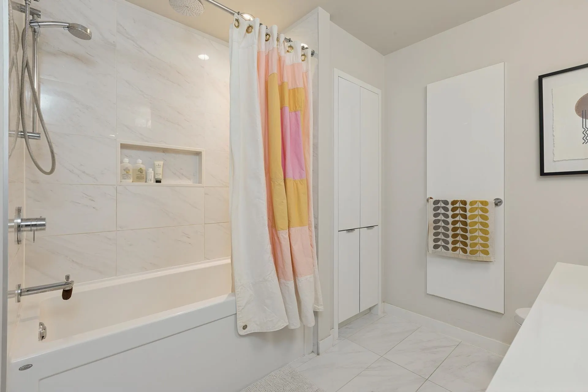 277 W 1st Street #301