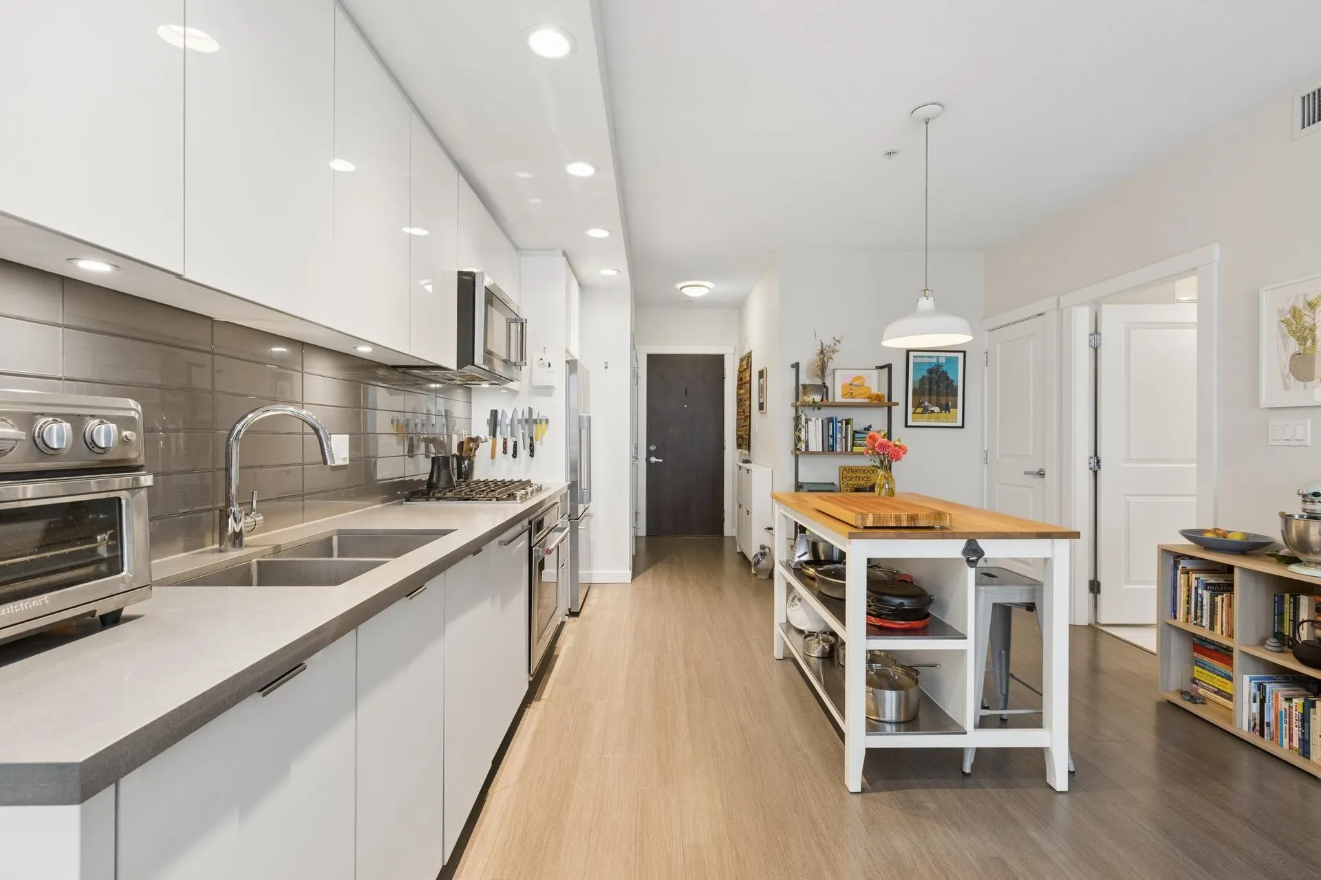 277 W 1st Street #301