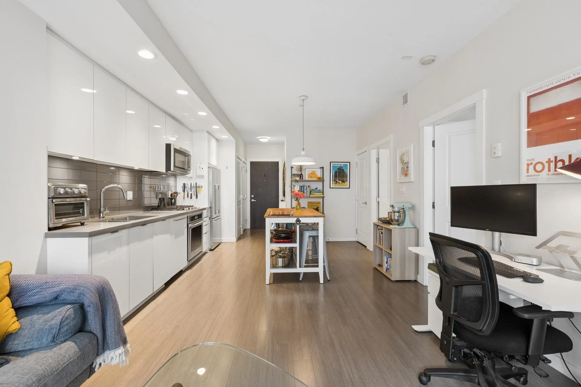 277 W 1st Street #301