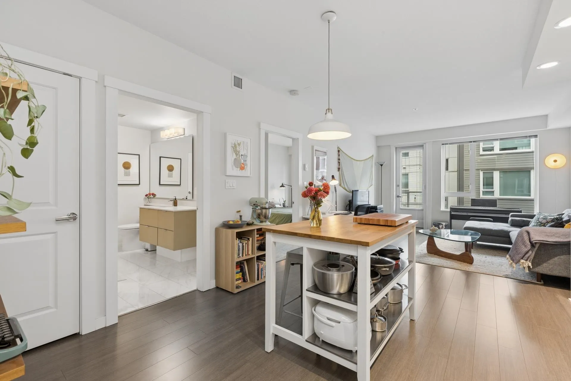 277 W 1st Street #301