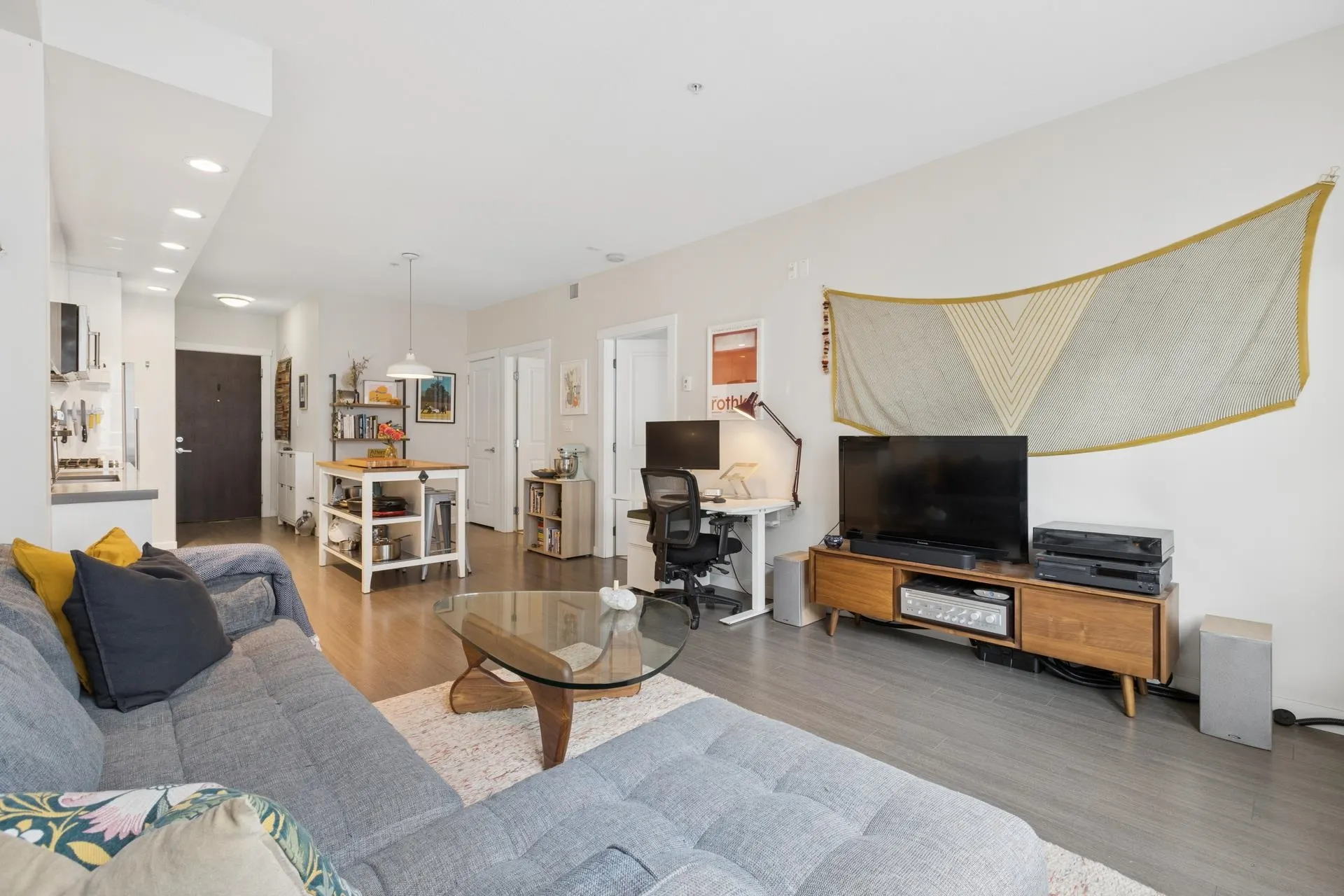 277 W 1st Street #301
