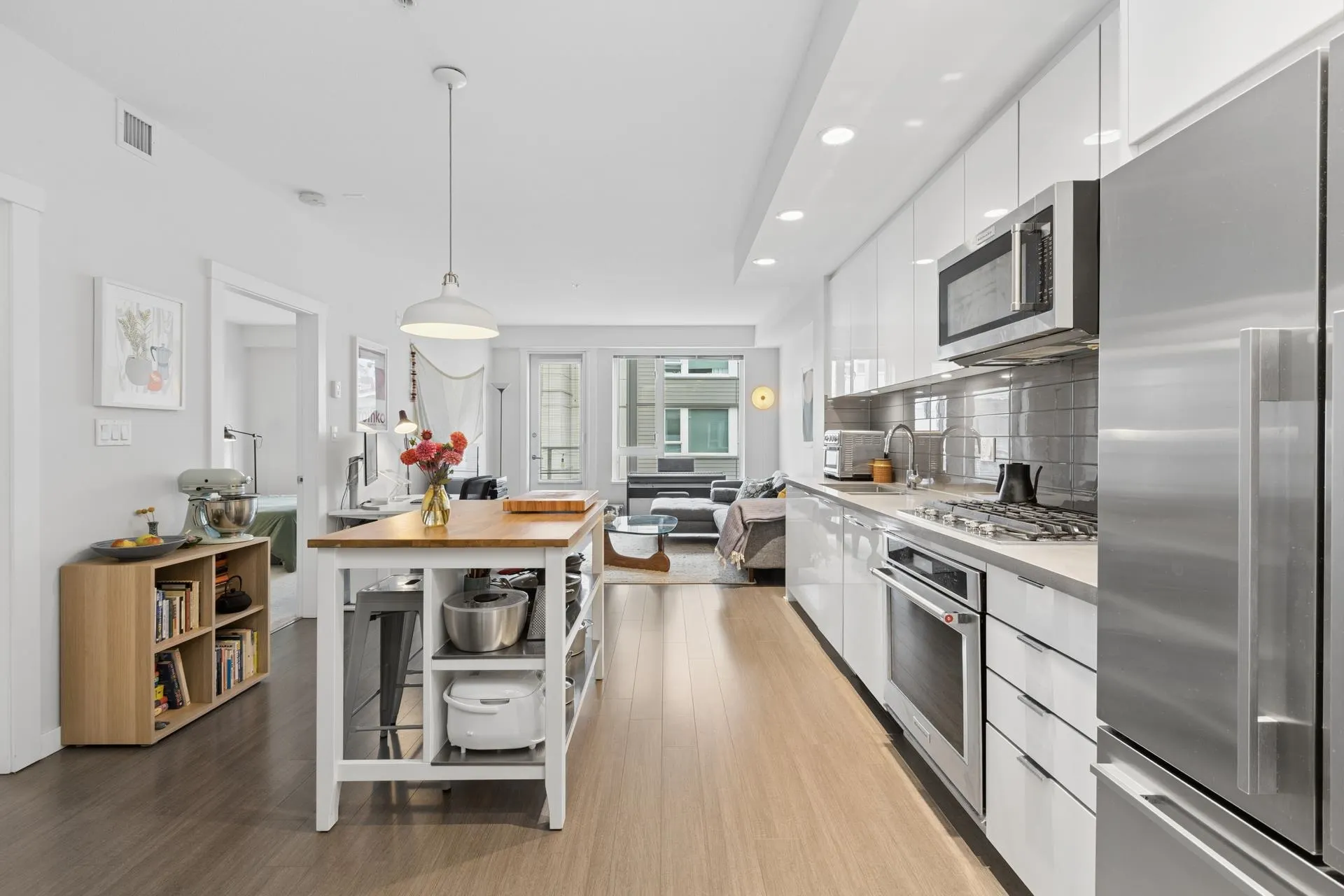 277 W 1st Street #301