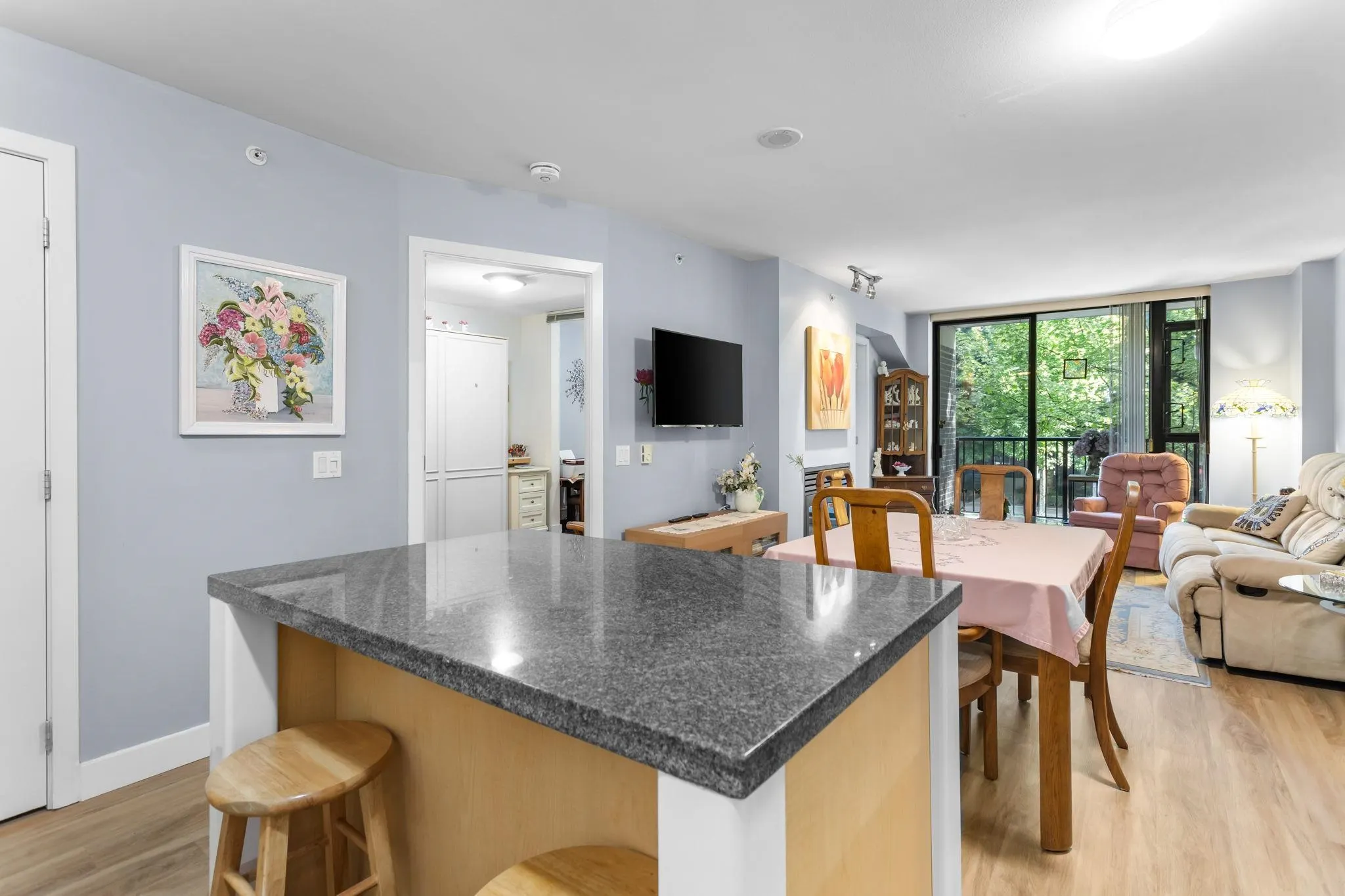 175 W 1st Street #205