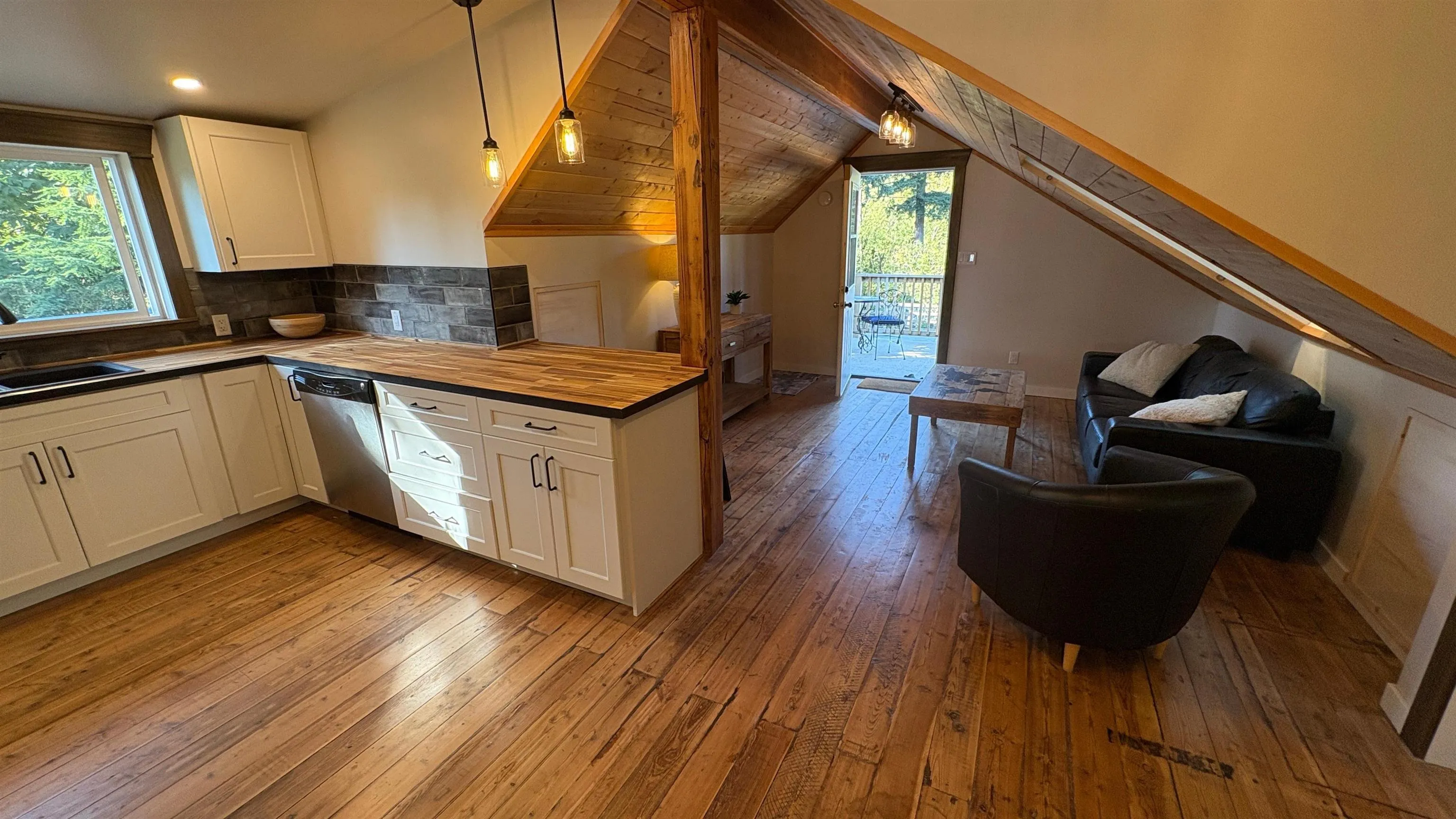 25027 Robertson Crescent #01