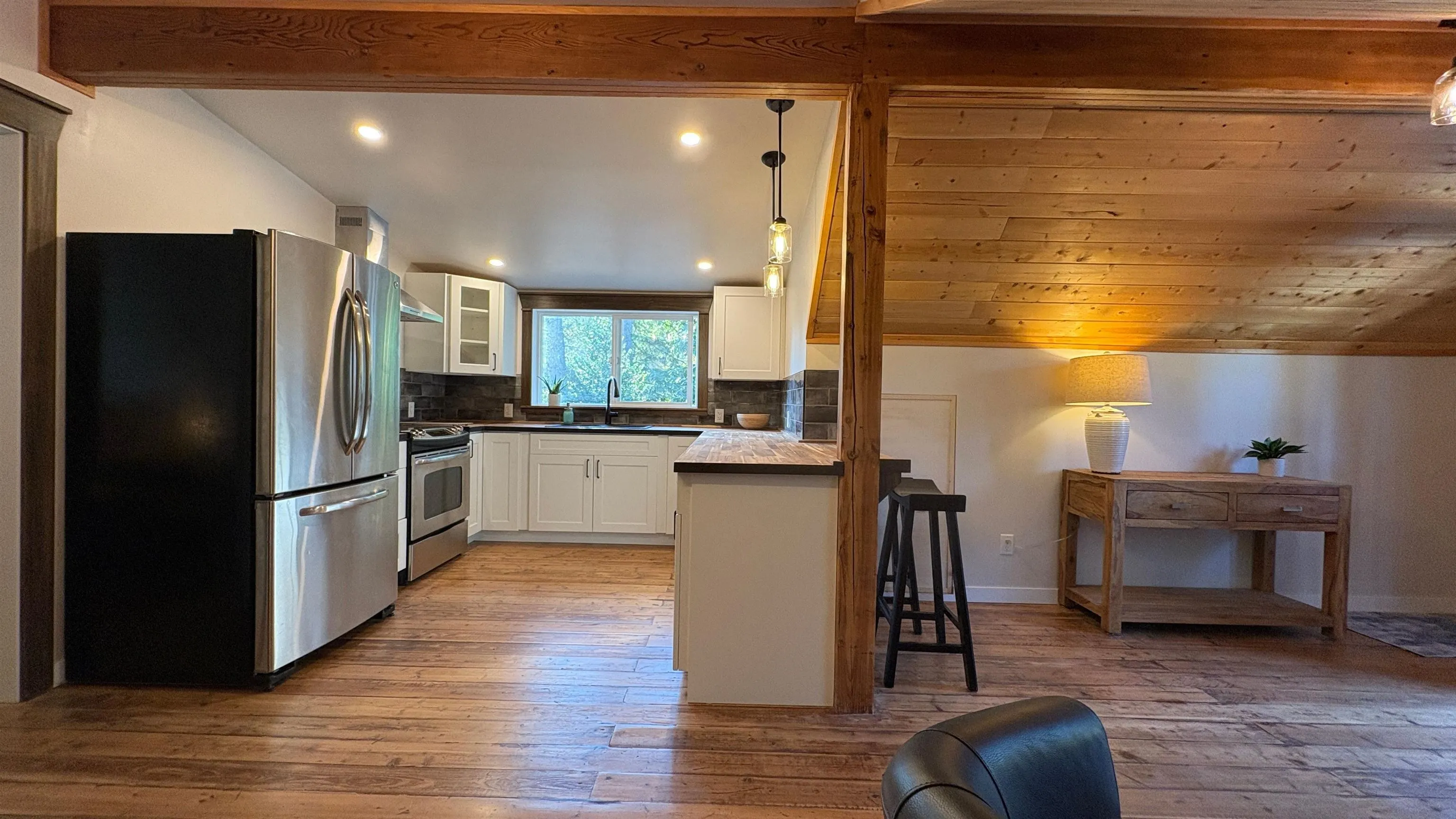 25027 Robertson Crescent #01