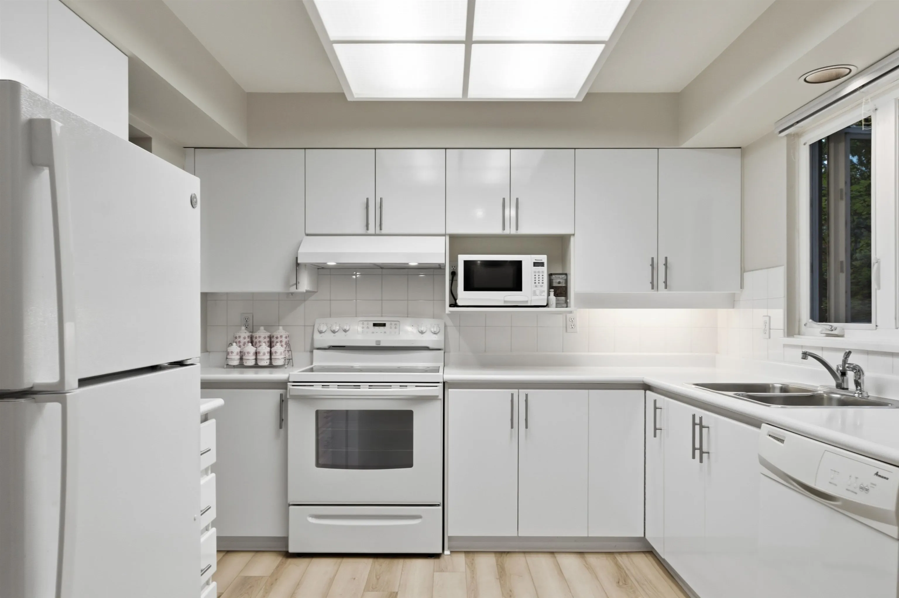 106 W Kings Road #303