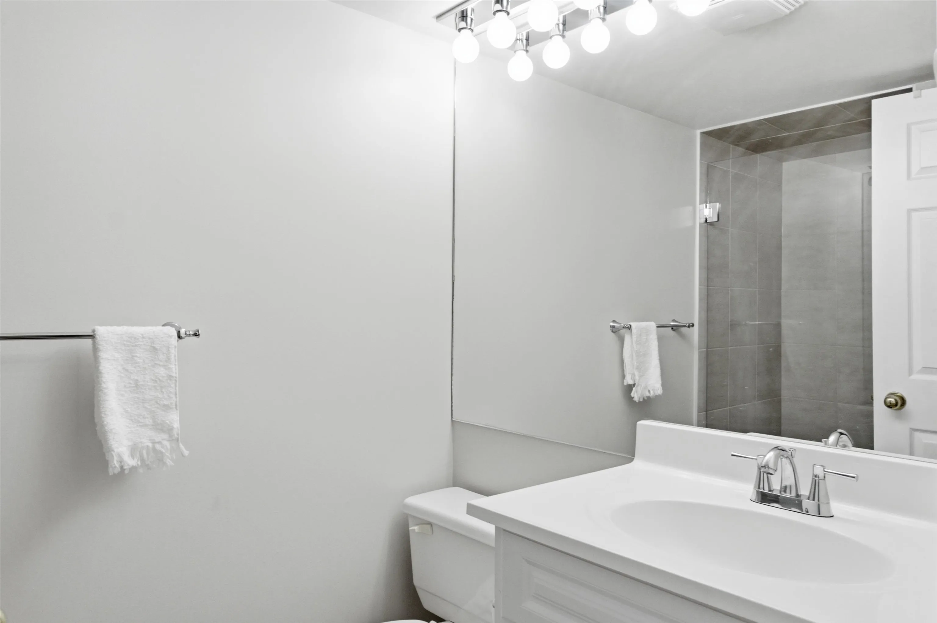 106 W Kings Road #303
