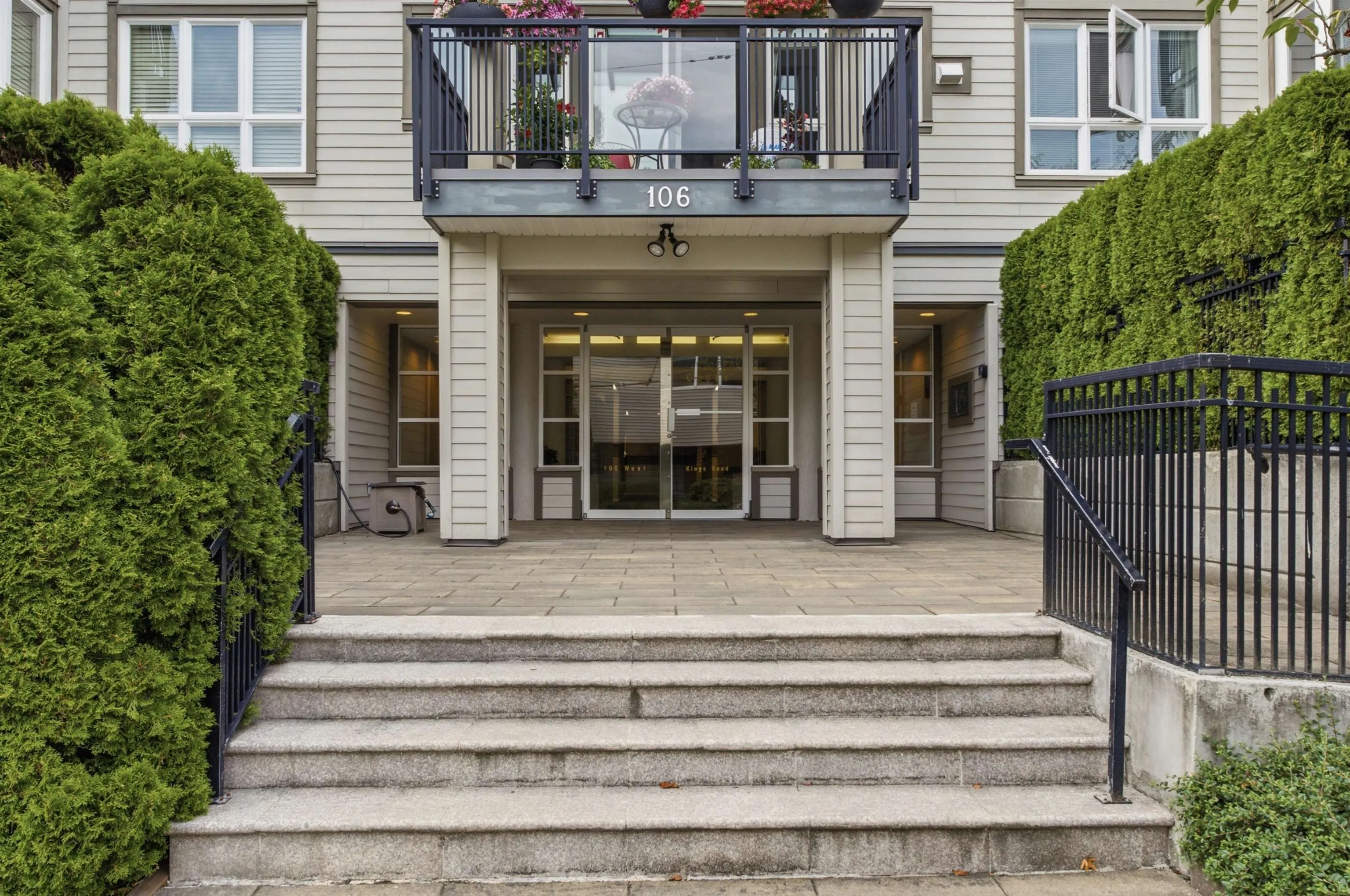 106 W Kings Road #303