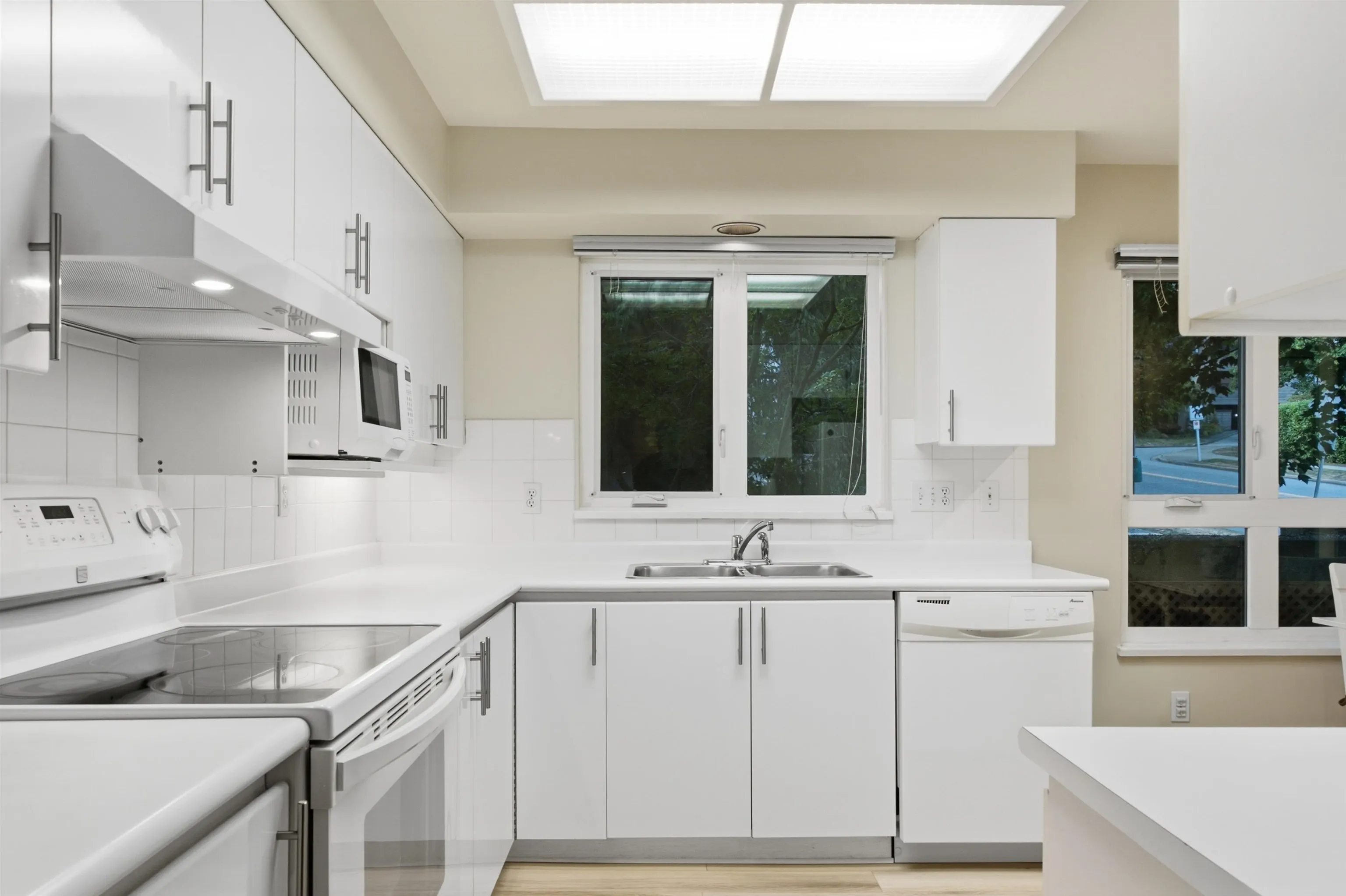 106 W Kings Road #303