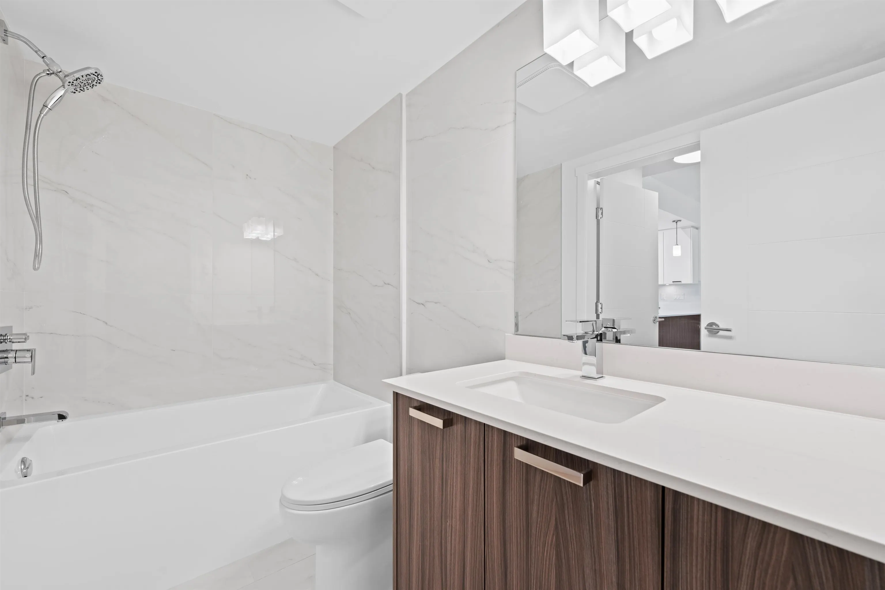 22562 121 Avenue #410