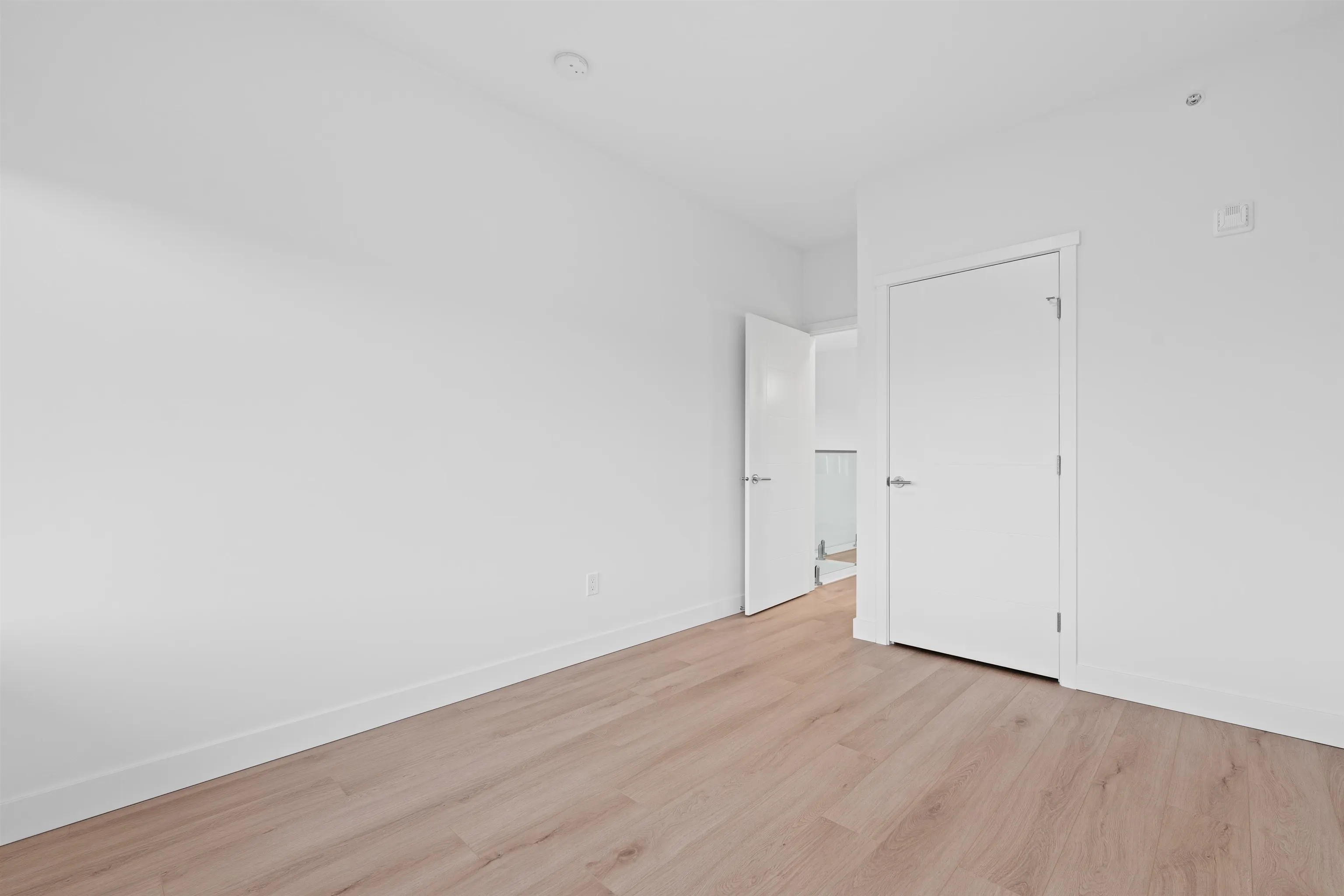 22562 121 Avenue #410