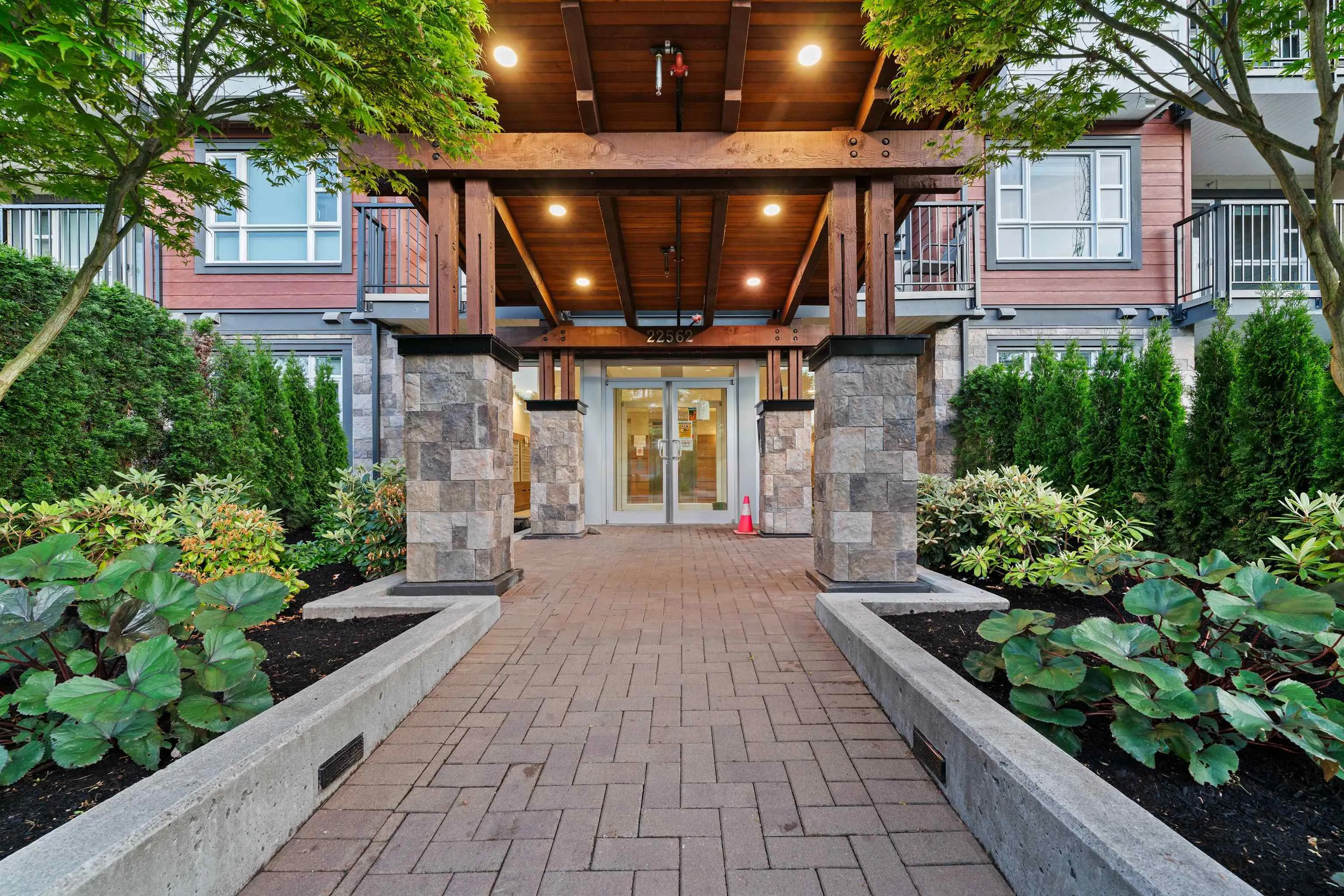 22562 121 Avenue #410