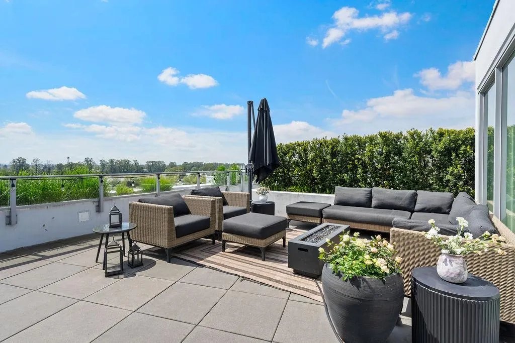 3438 Sawmill Crescent #607