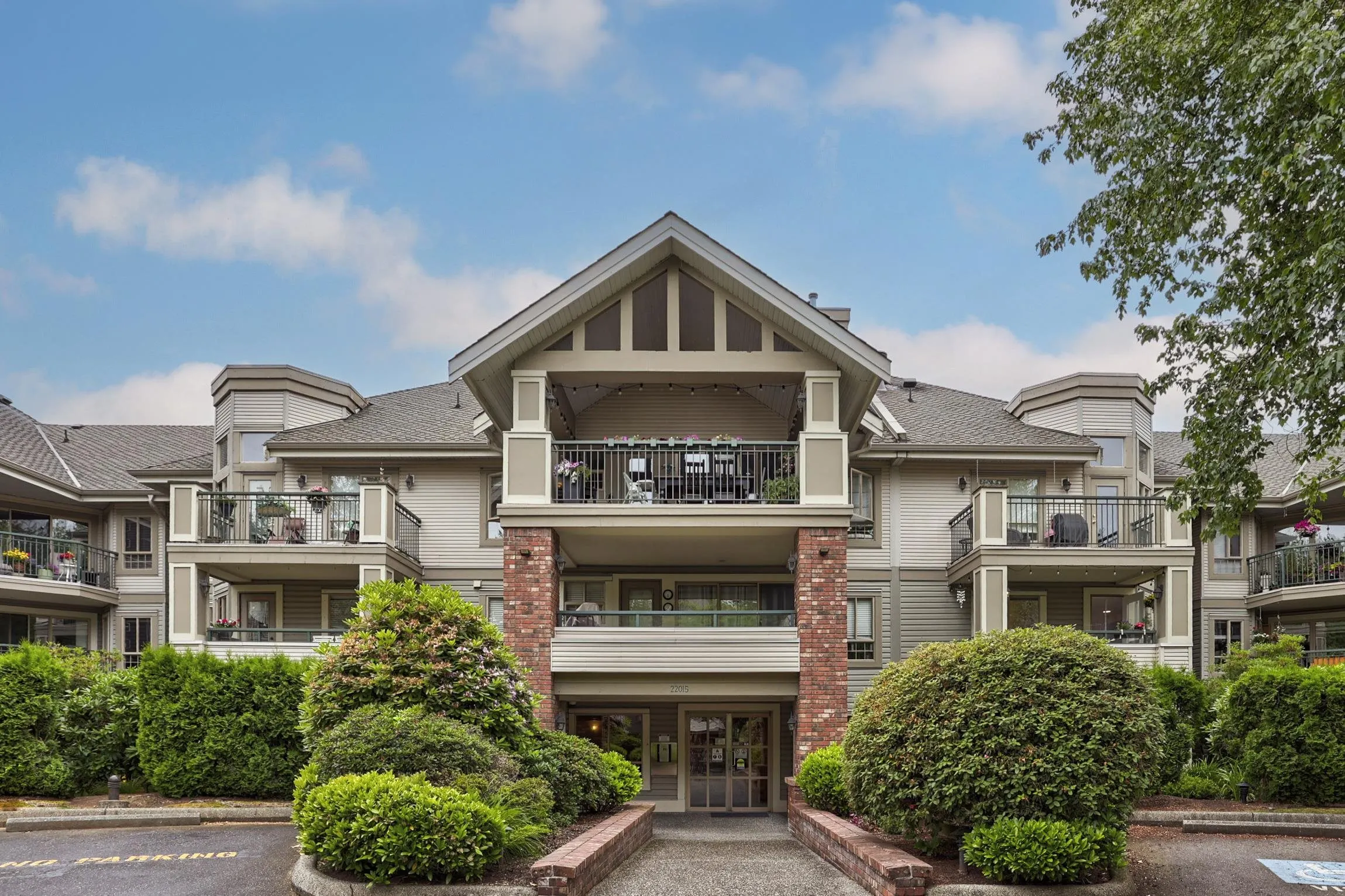 22015 48 Avenue #221