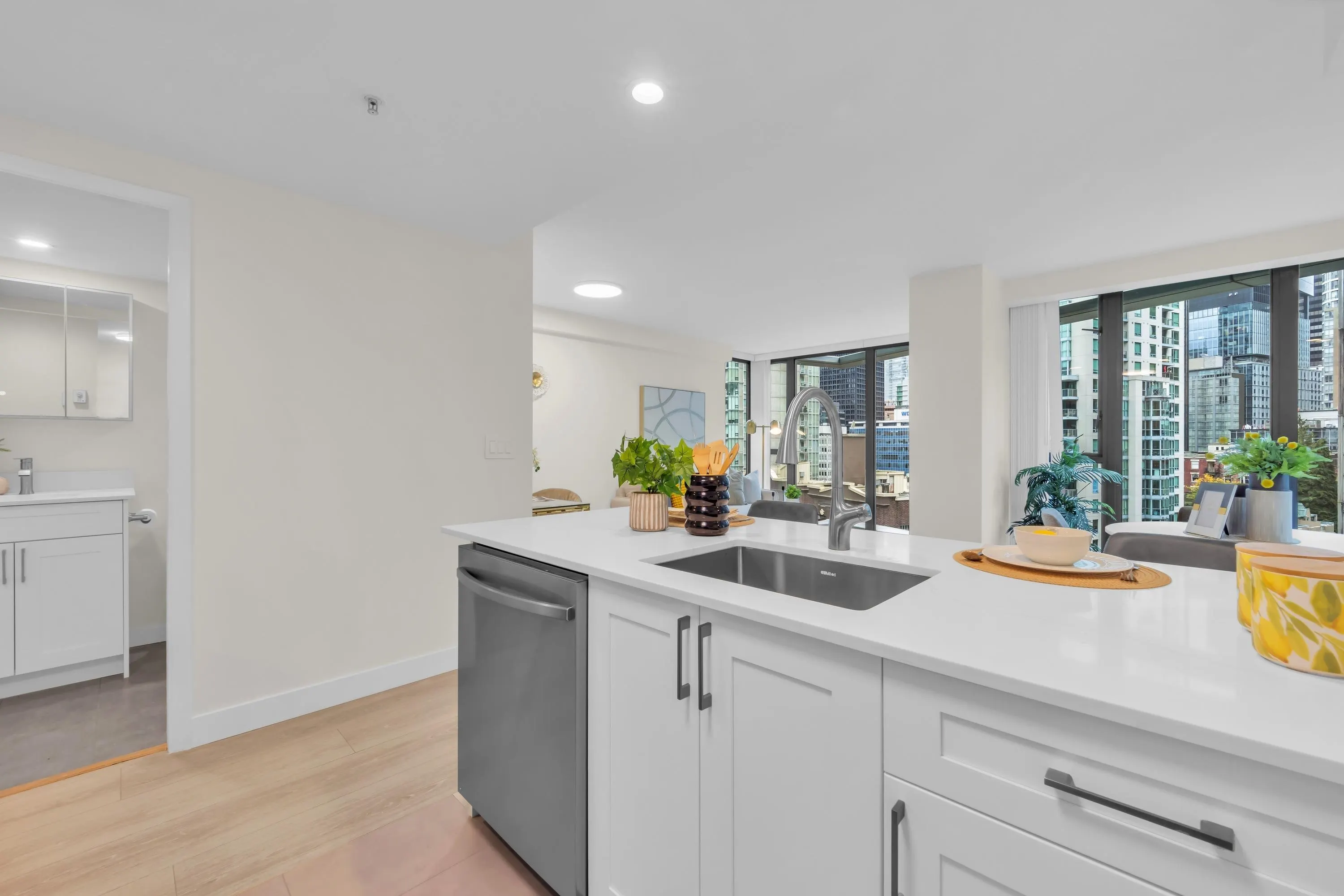 1331 W Georgia Street #909