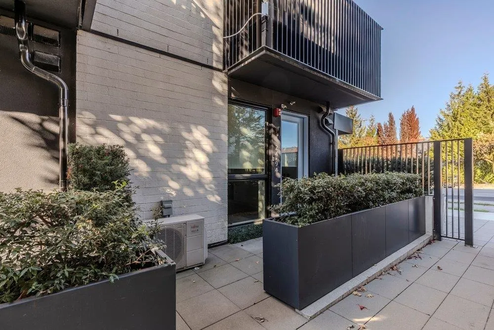 94 W King Edward Avenue #24