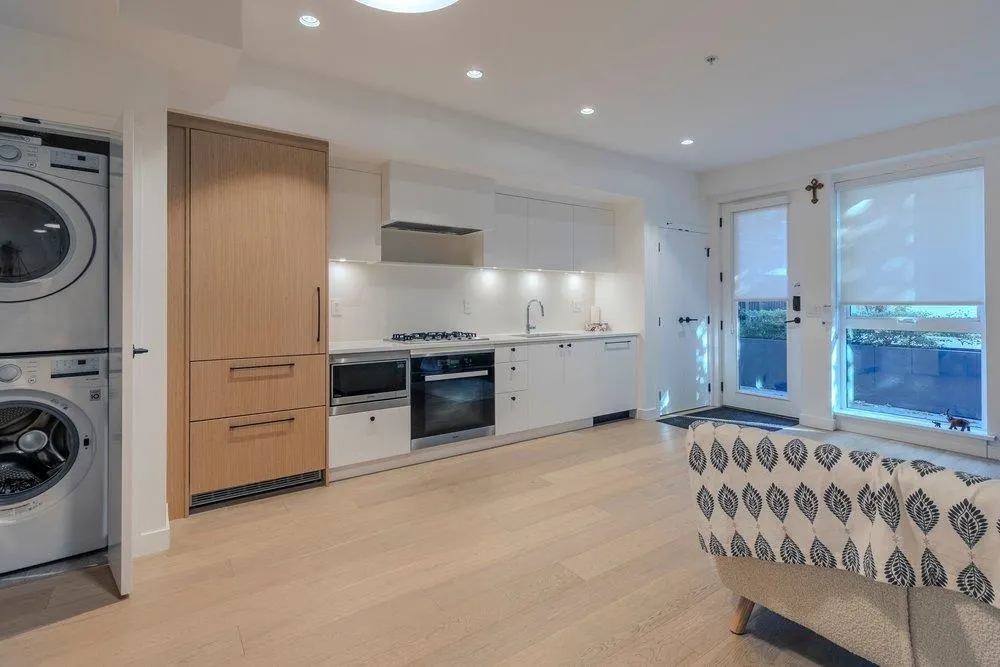 94 W King Edward Avenue #24