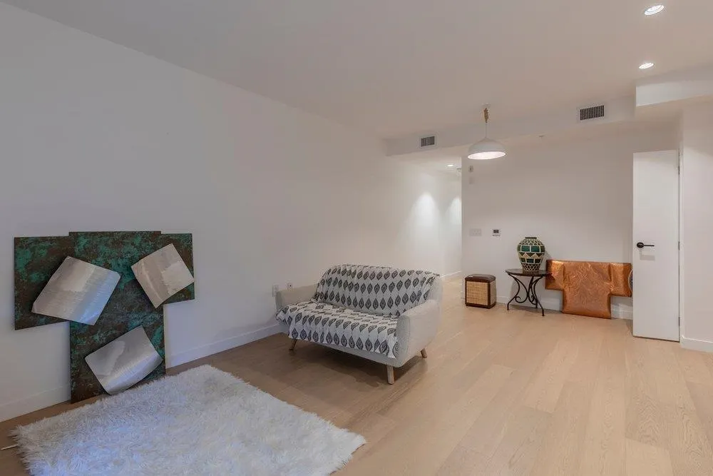 94 W King Edward Avenue #24