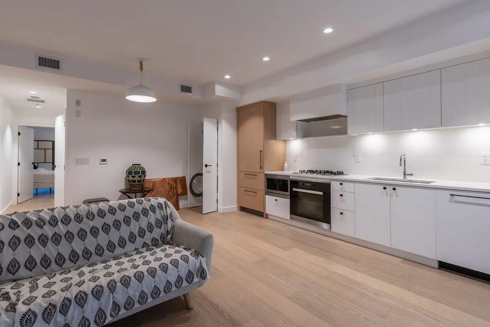 94 W King Edward Avenue #24