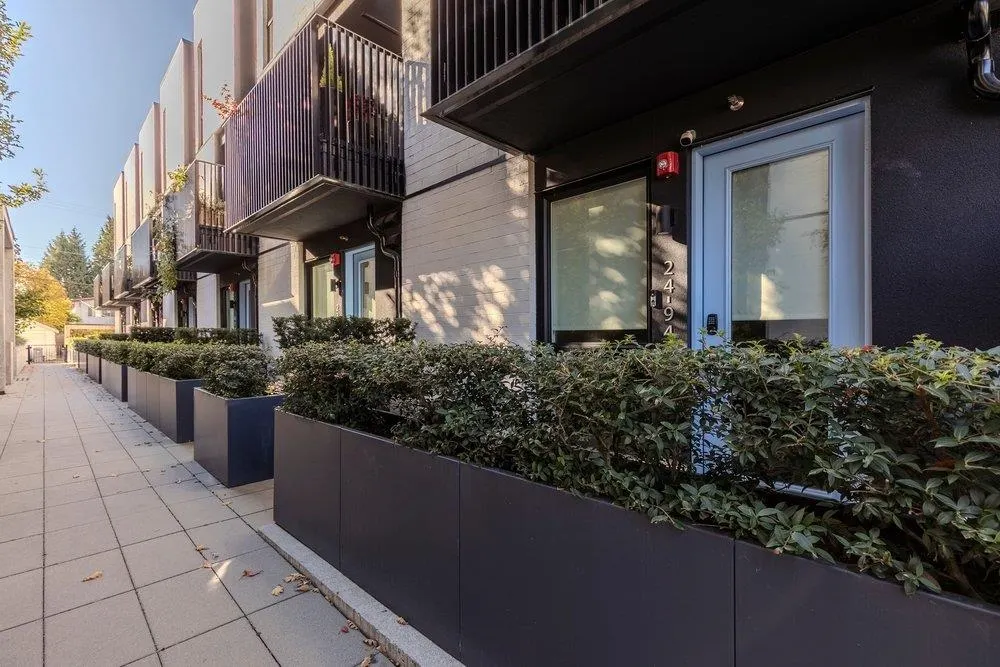 94 W King Edward Avenue #24