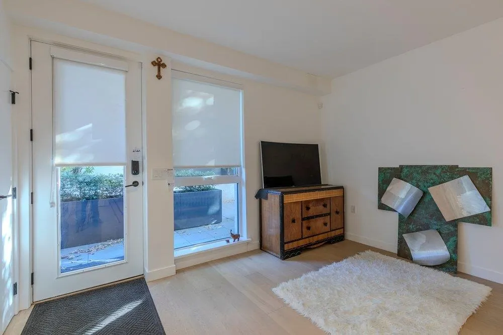 94 W King Edward Avenue #24