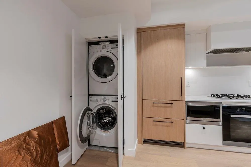 94 W King Edward Avenue #24