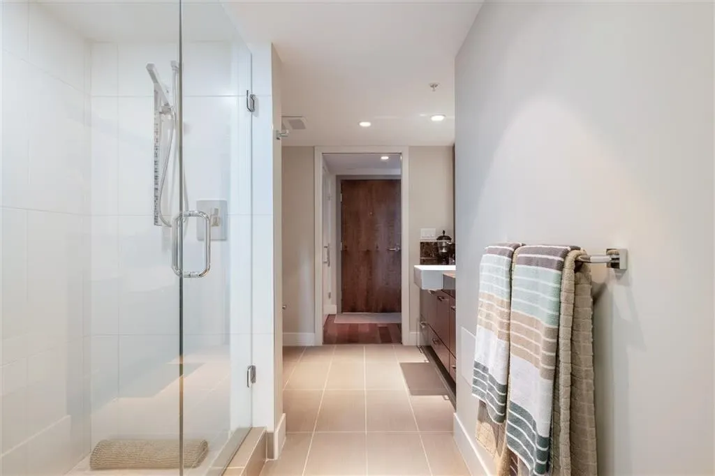 210 W 13th Street #201