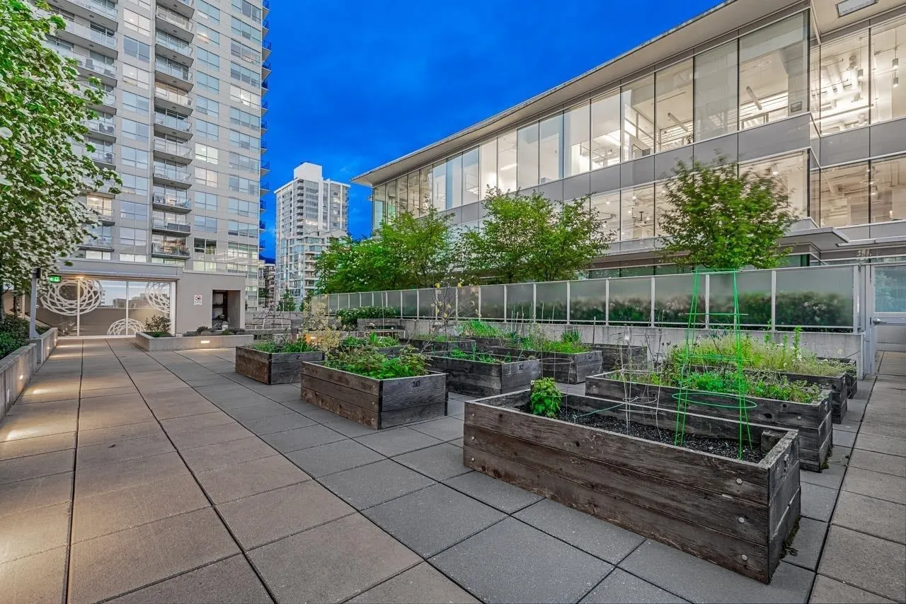 112 E 13th Street #1008