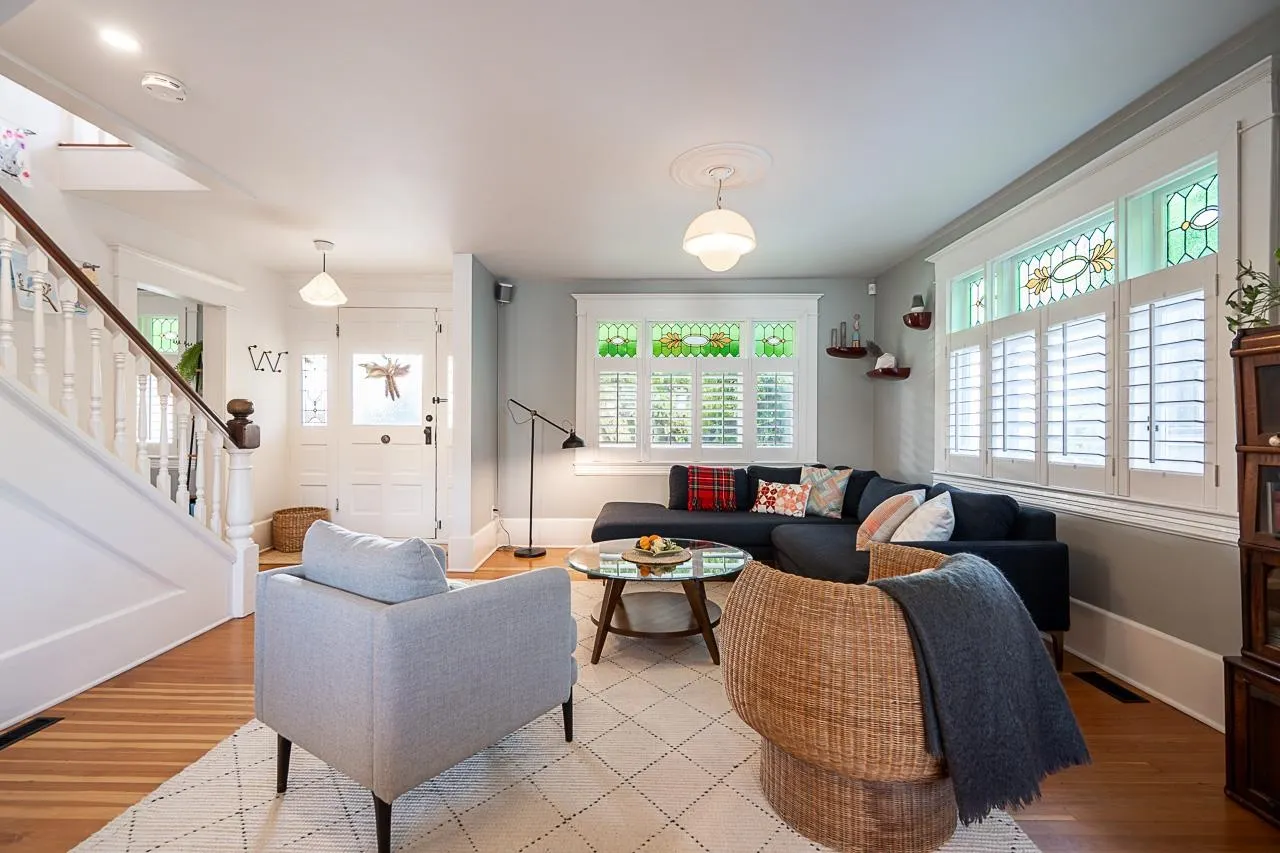 416 W 6th Street