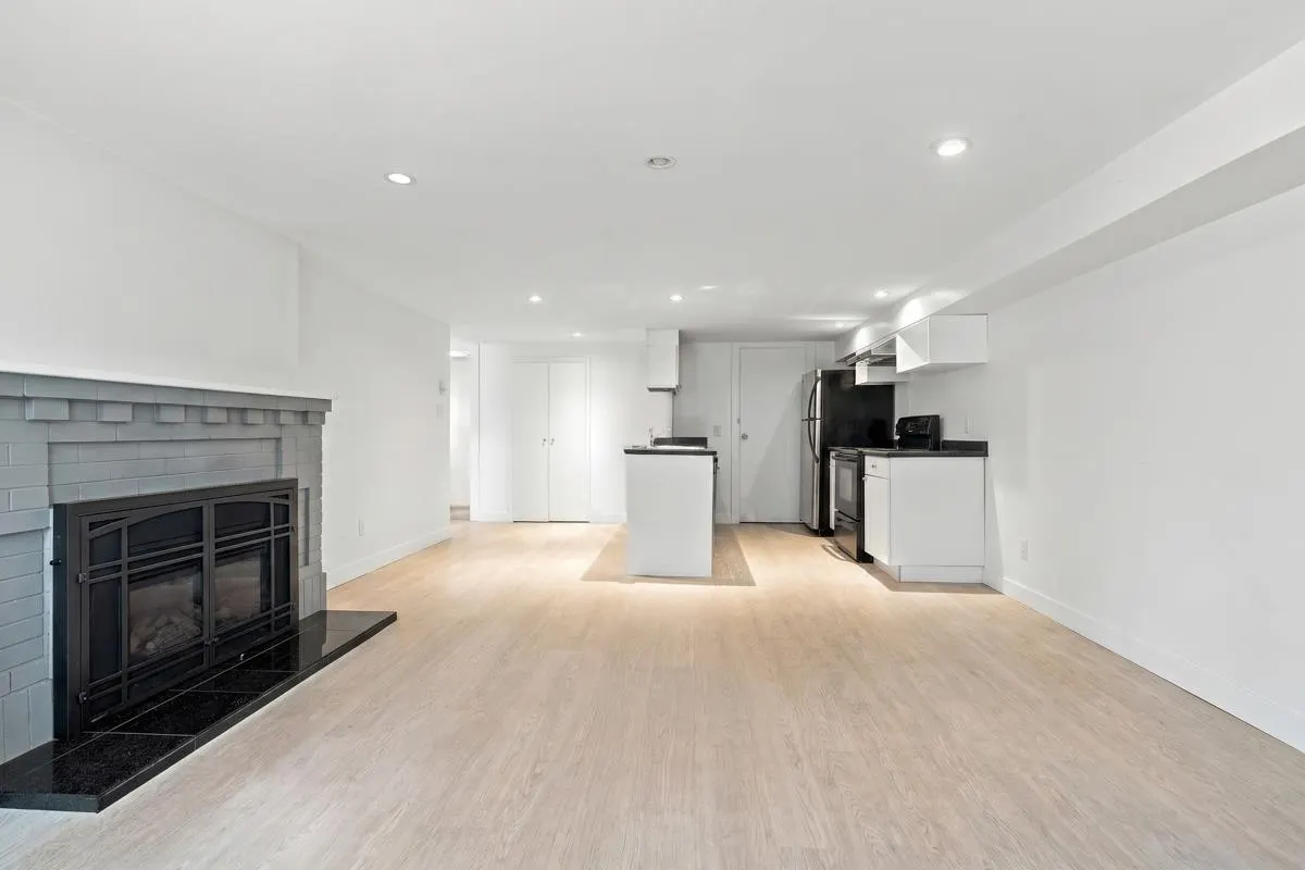 2843 W 49th Ave