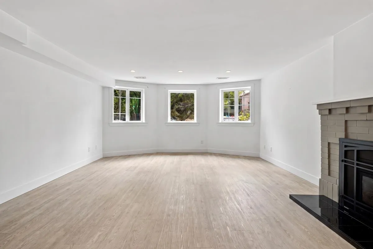 2843 W 49th Ave