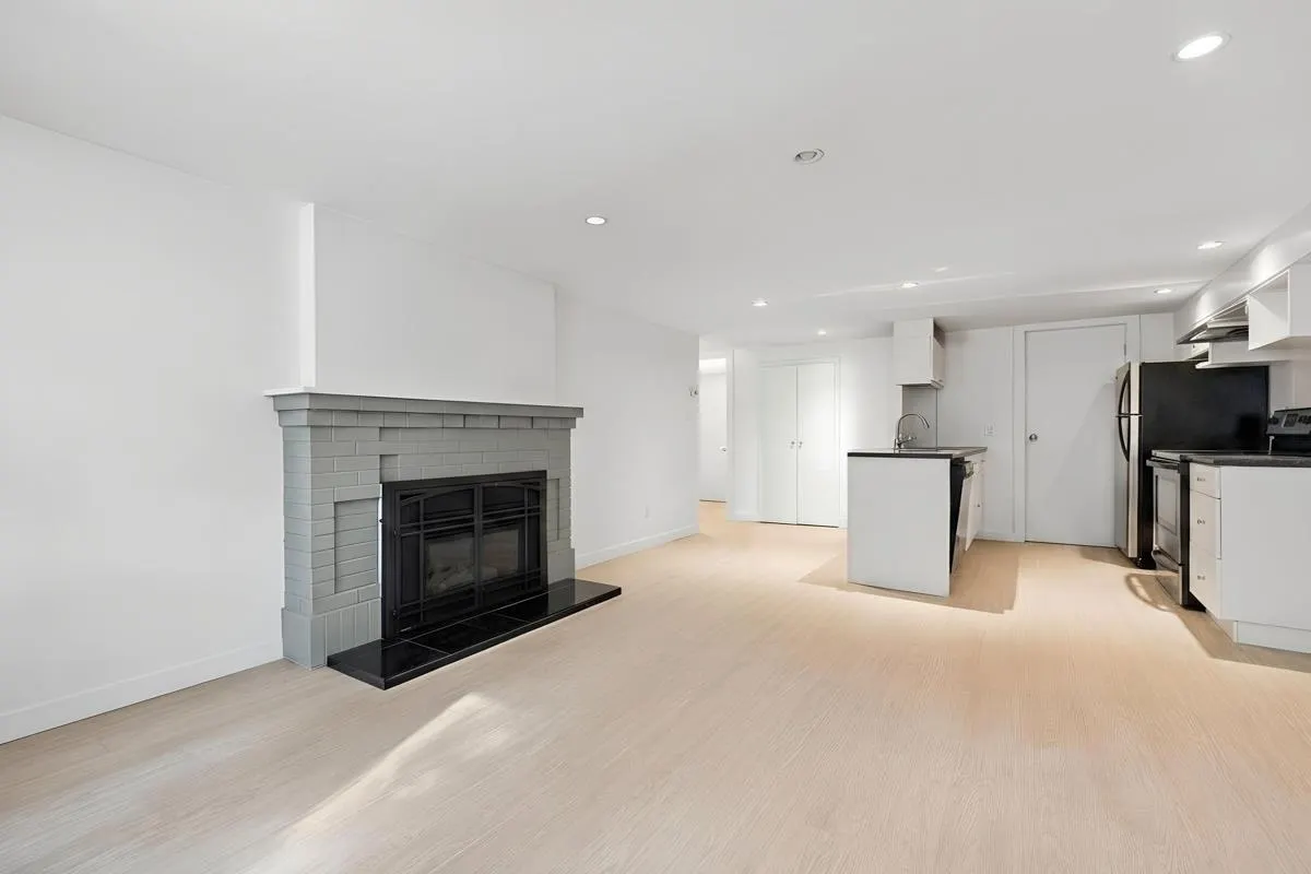 2843 W 49th Ave