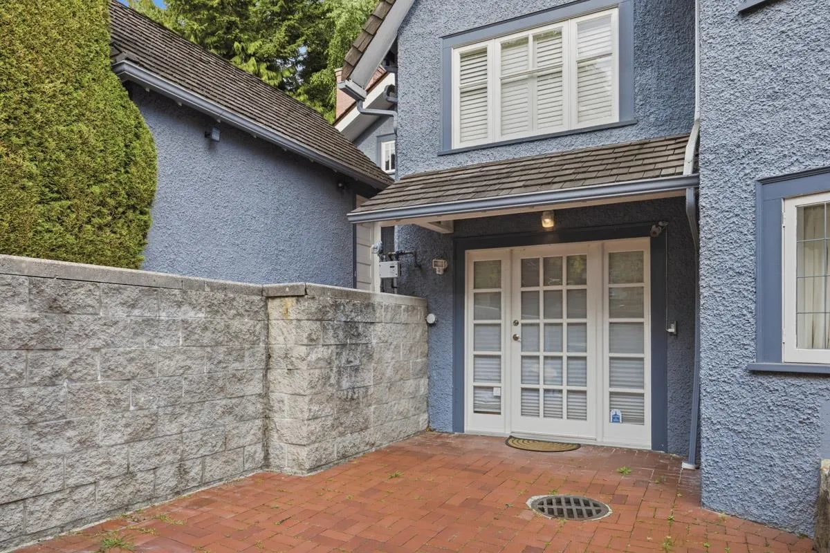 2843 W 49th Ave
