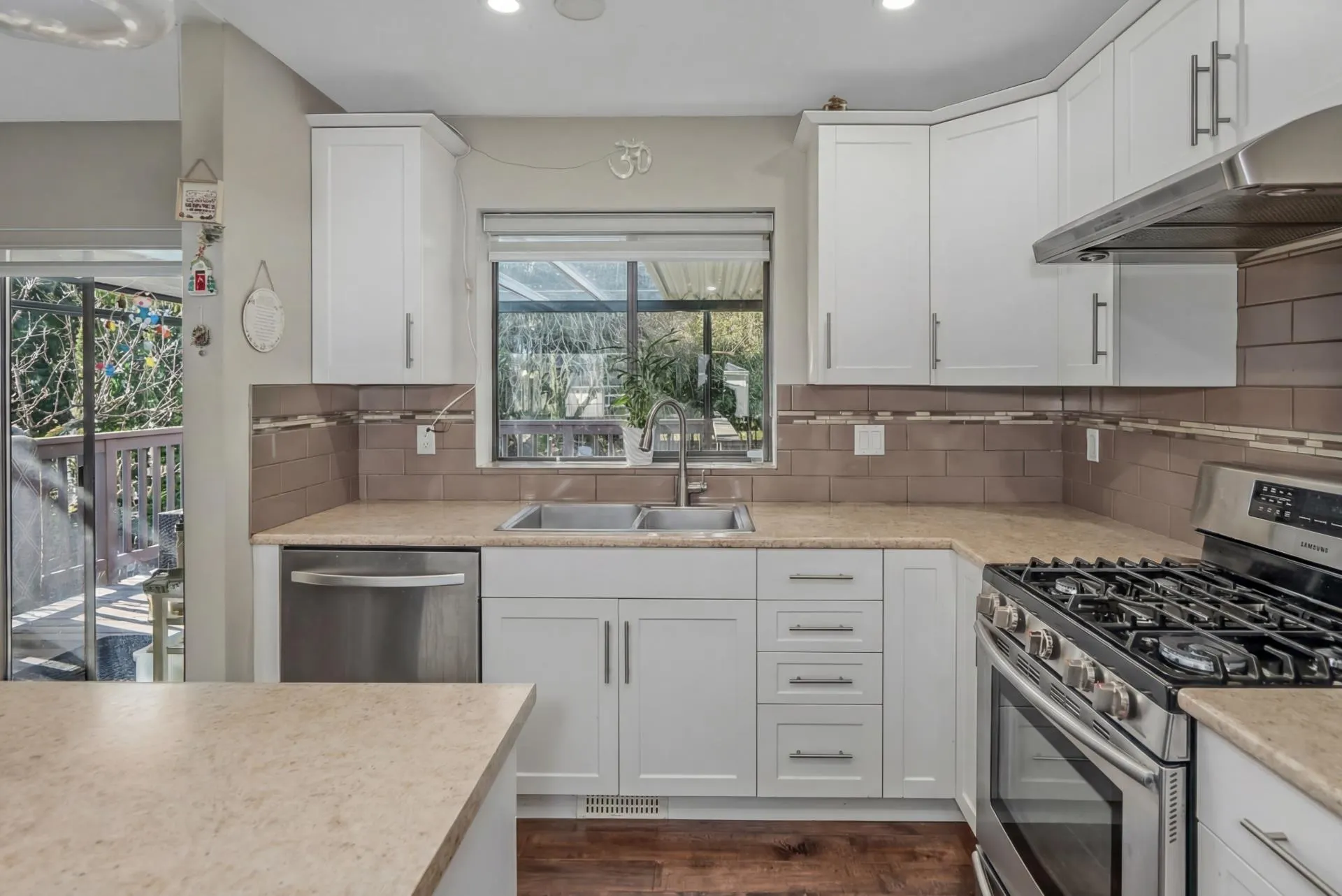 1981 158a Street