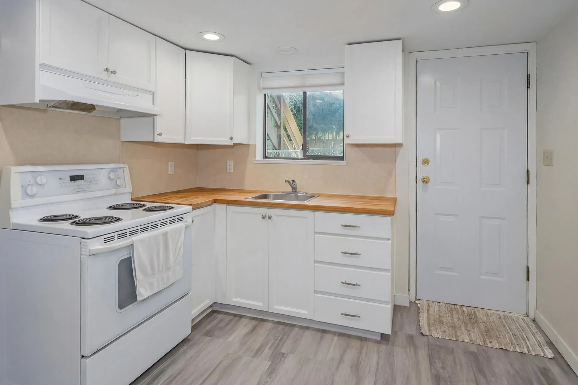 1981 158a Street