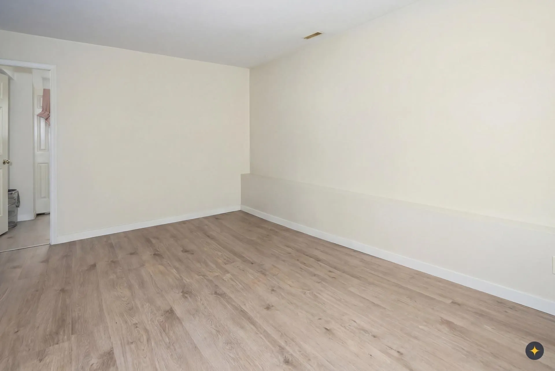 1981 158a Street