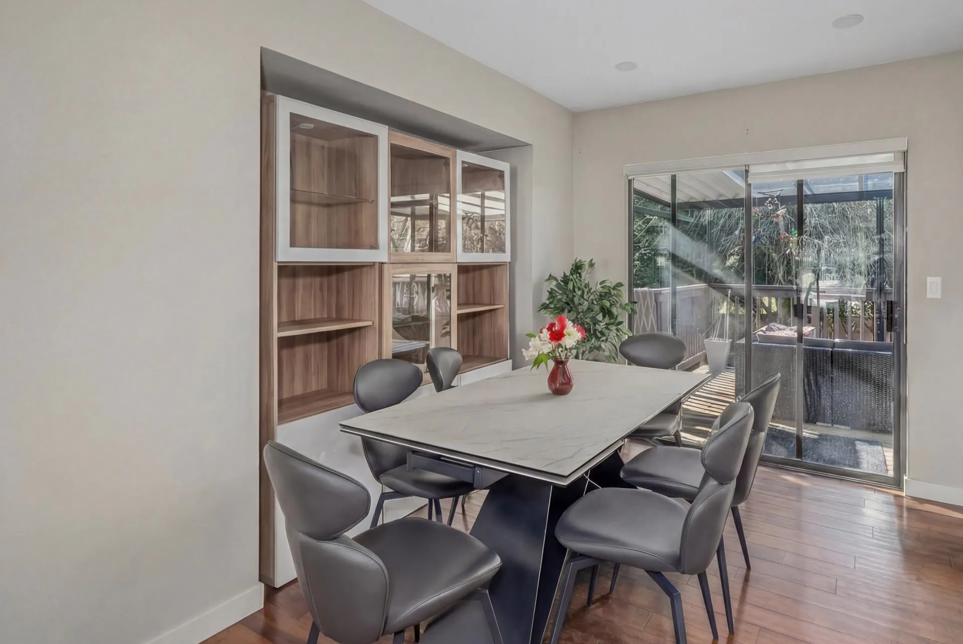 1981 158a Street