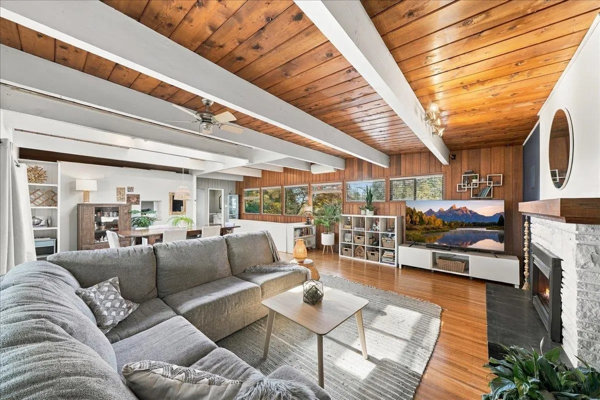 2363 Windridge Drive