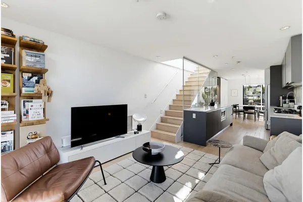 1647 E Pender Street #309